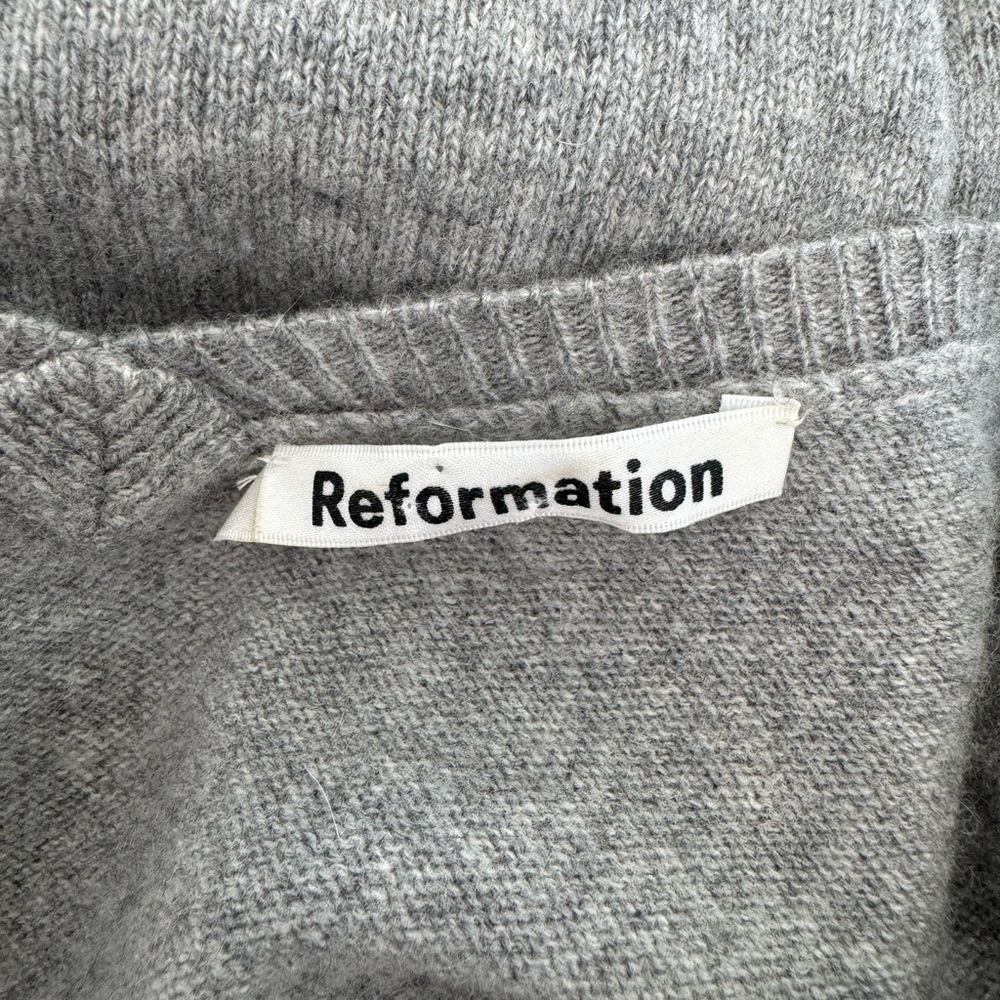 Reformation Gray Cashmere & Wool Sweater in Gray Size S Small V Neck Ribbed - Picture 4 of 6